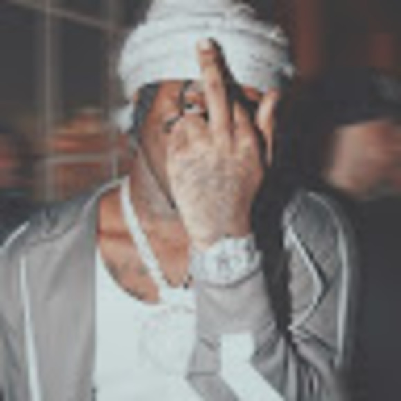 Profile Picture of Xuzkio Xuzkio (@xfaeon) on Poshmark