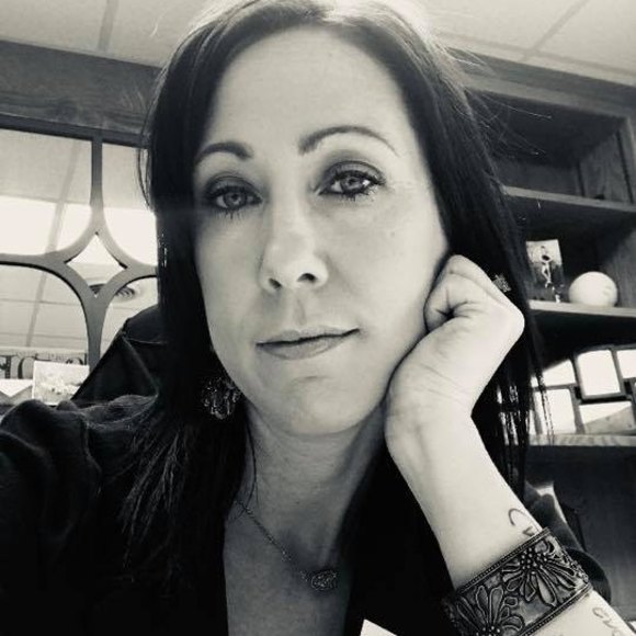 Profile Picture of Tara Buenting (@taralynn1709) on Poshmark