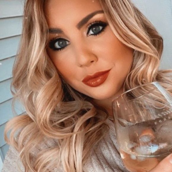 Profile Picture of Steph Thorell (@sthorell) on Poshmark