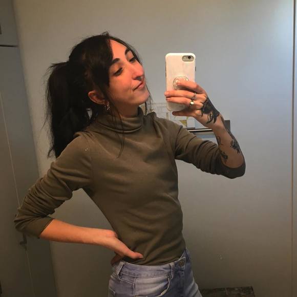 Profile Picture of Eliza Sarcona (@lizashmize) on Poshmark