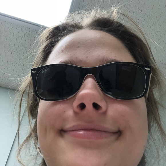 Profile Picture of Sarah Holgate (@sappysarh) on Poshmark
