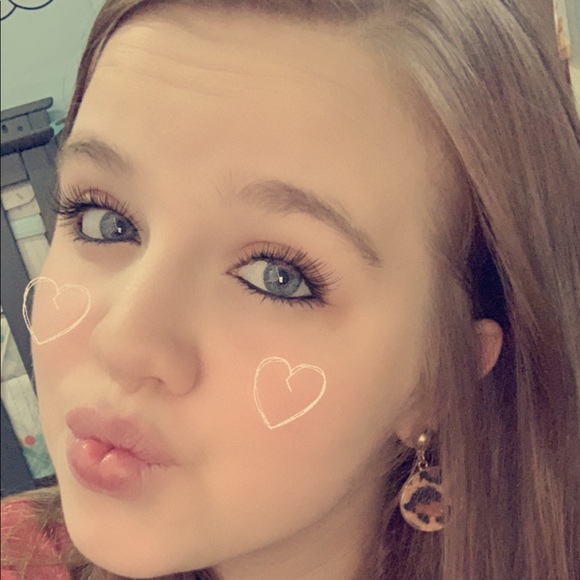 Mayci Wixson - Poshmark Profile Picture of Mayci Wixson (@mayciwixson) on Poshmark