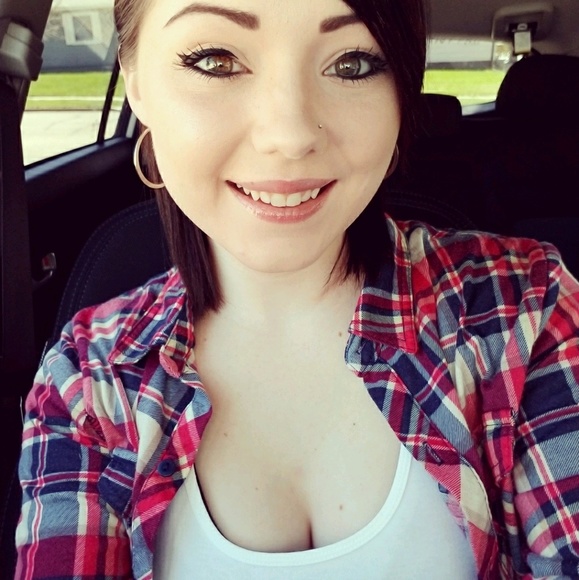 Profile Picture of Madelynn Fryberger (@madelynnchanel) on Poshmark