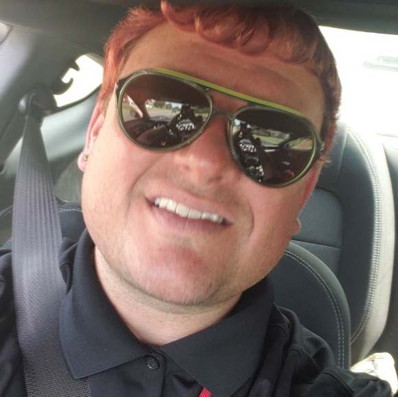 Profile Picture of Robert Gary jr. (@robertgaryjr) on Poshmark