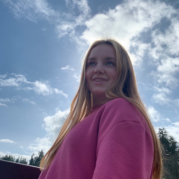 Profile Picture of Samantha Batson (@samanthabatson) on Poshmark