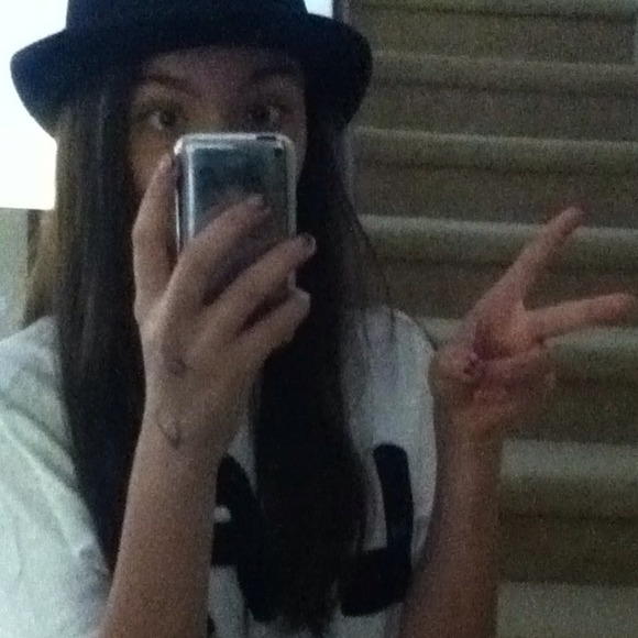 Profile Picture of Vivian Rocha (@thatdrunkbarbie) on Poshmark