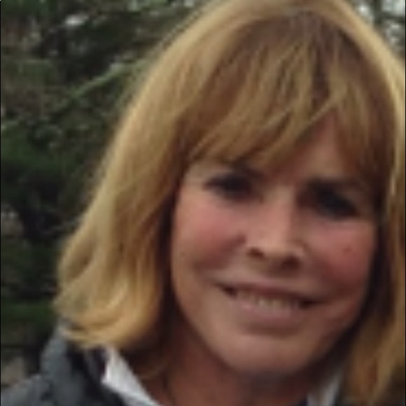 Profile Picture of Dianne Emanuello (@demanuello) on Poshmark