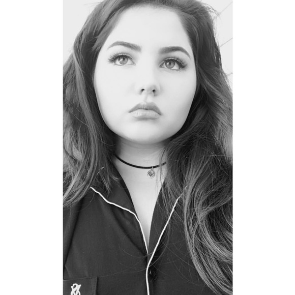 Danielle Ayton - Poshmark Profile Picture of Danielle Ayton (@danny14) on Poshmark