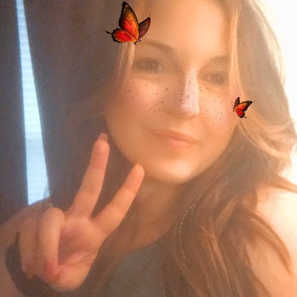 Profile Picture of Brittani Leding (@brittanileding) on Poshmark