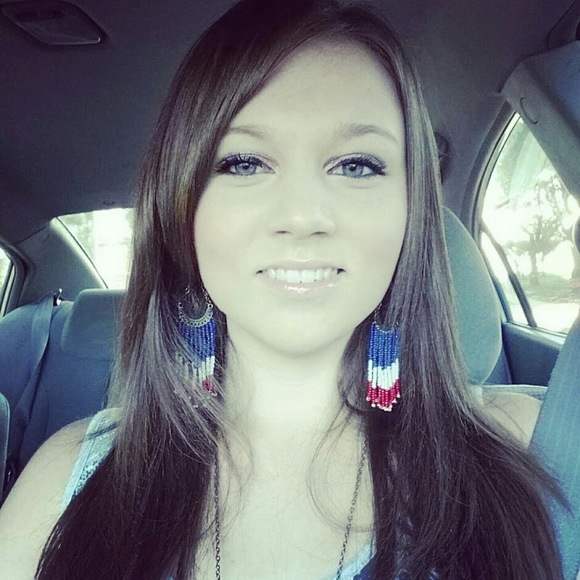 Profile Picture of Amanda Lang (@amandareneelang) on Poshmark