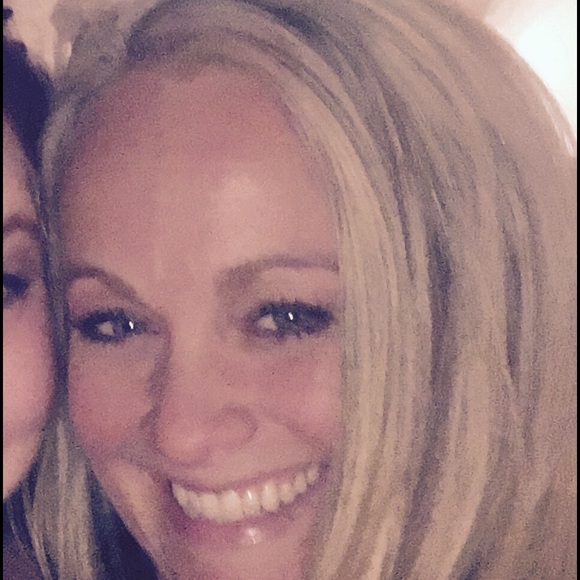 Profile Picture of Erica Malloch (@mamaerica) on Poshmark