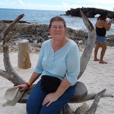 Profile Picture of Debbie Loeb (@Debbieluvsnkotb) on Twitter