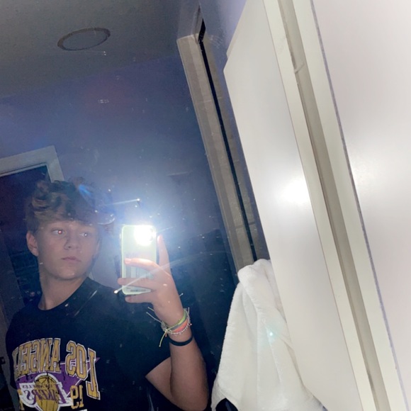 Profile Picture of Cj Kemble (@n398249) on Poshmark