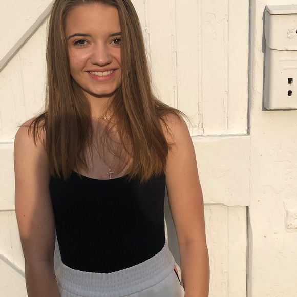 Angellina Munderville - Poshmark Profile Picture of Angellina Munderville (@angellinam) on Poshmark