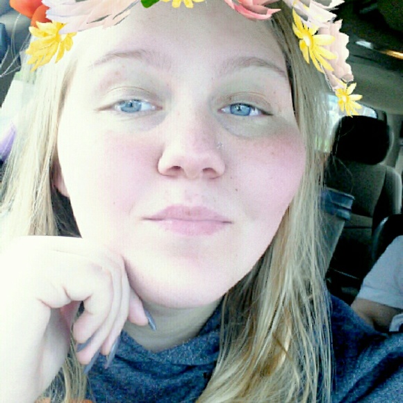 Profile Picture of Jaclyn Scott (@jaclynyvonne) on Poshmark