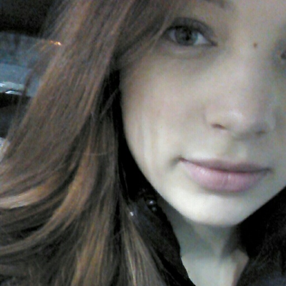 Profile Picture of Alyssa Benoit (@xolyssa17xo) on Poshmark
