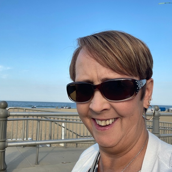 Profile Picture of Sherry Stratton (@sherrystratton) on Poshmark