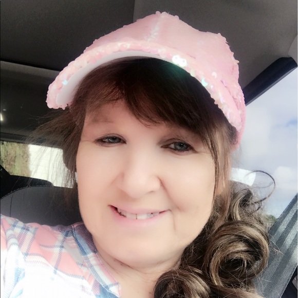 Profile Picture of Karen Lambert (@apostolic53) on Poshmark