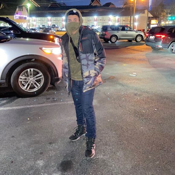 Profile Picture of Brandon Basave (@discounted_drip) on Poshmark