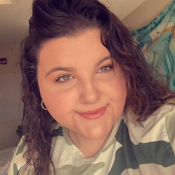 Profile Picture of Lily Leymeister (@lilyleymeister) on Poshmark