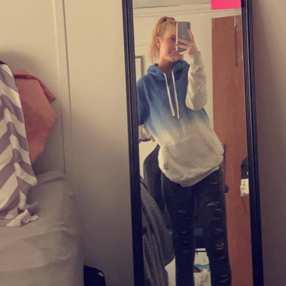 Profile Picture of Tori Blankenship (@toriblankens894) on Poshmark