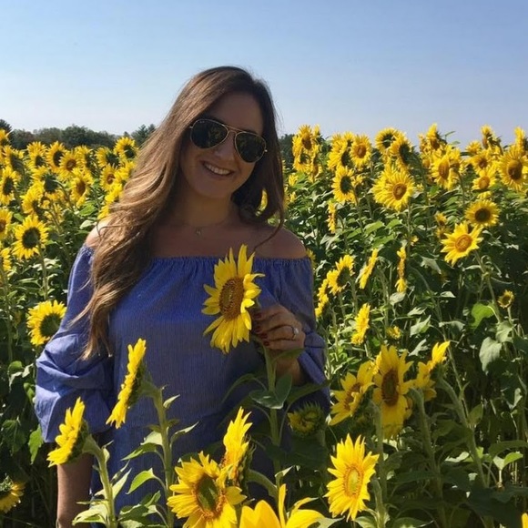 Profile Picture of Danielle Caouette (@dcaouette10) on Poshmark