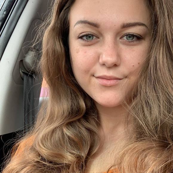 Profile Picture of Kendall Kuhr (@kuhrtypie) on Poshmark