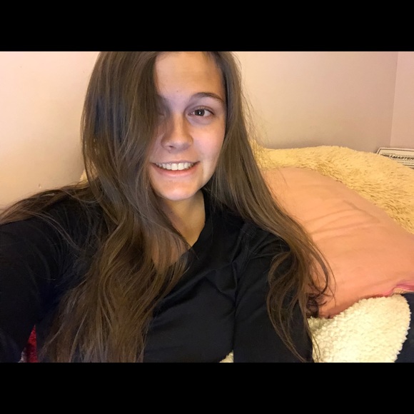 Profile Picture of Isabella Snider (@isabellasnider) on Poshmark