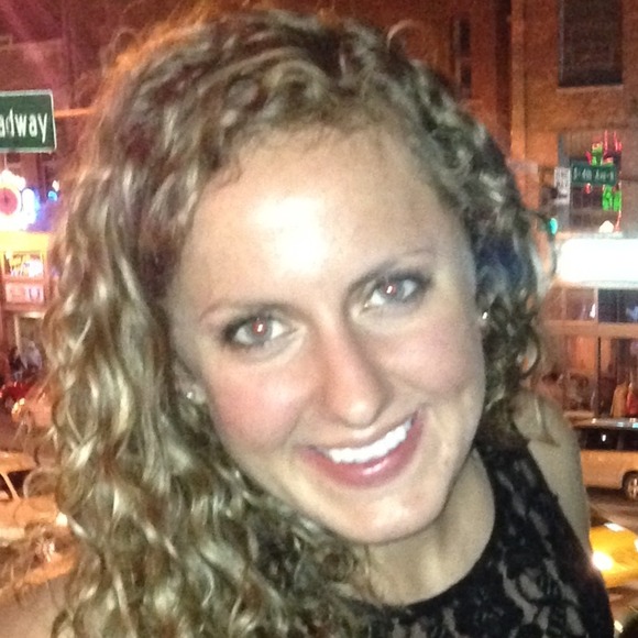 Profile Picture of Erin Sage (@eksager) on Poshmark