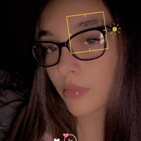 Profile Picture of Julianna Nicolls (@juliannanicolls) on Poshmark