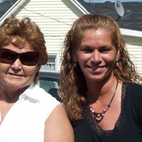 Profile Picture of Tonya Amick (@twiggyy) on Poshmark