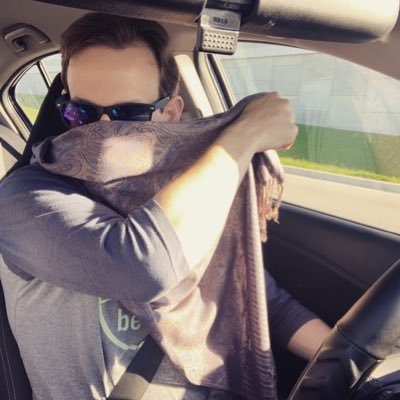 Profile Picture of Eric (@2easy2sweezy) on Twitter