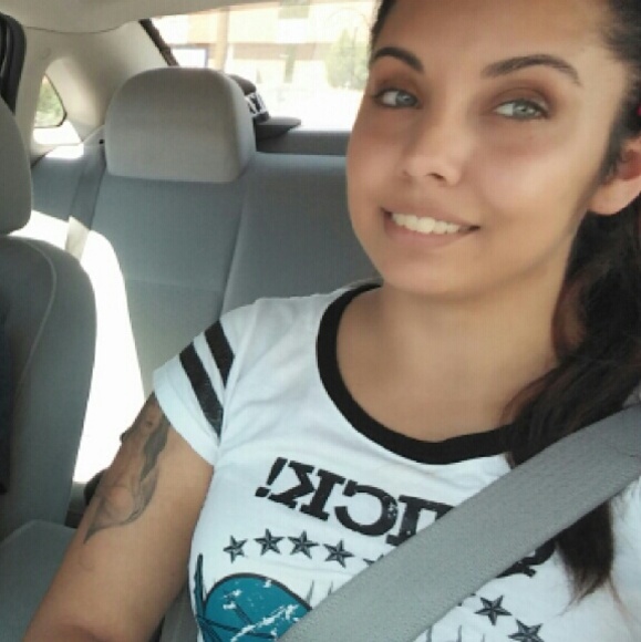 Profile Picture of Cassandra Montoya (@mamacass13) on Poshmark