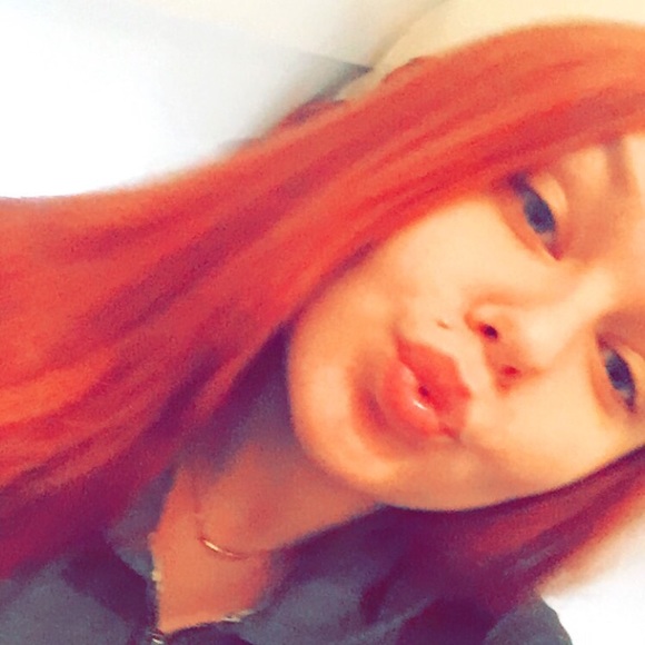 Profile Picture of Rowan Deneveu (@rowdeneveu) on Poshmark