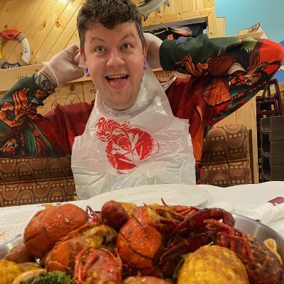 Profile Picture of John Hosty III (@tinyLUVSuu) on Twitter