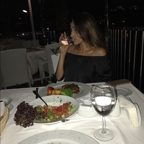 Profile Picture of Zeynura Kakhiyeva (@zeynurakak) on Poshmark