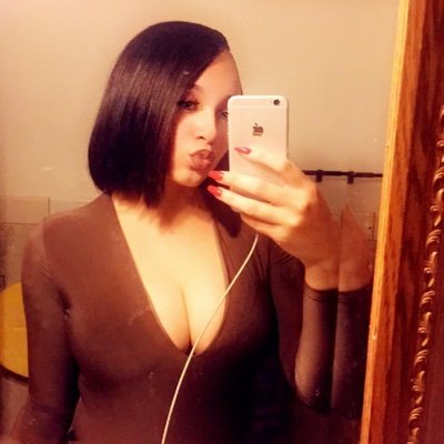 Profile Picture of P Money 💛 (@_Its_PAULA) on Twitter