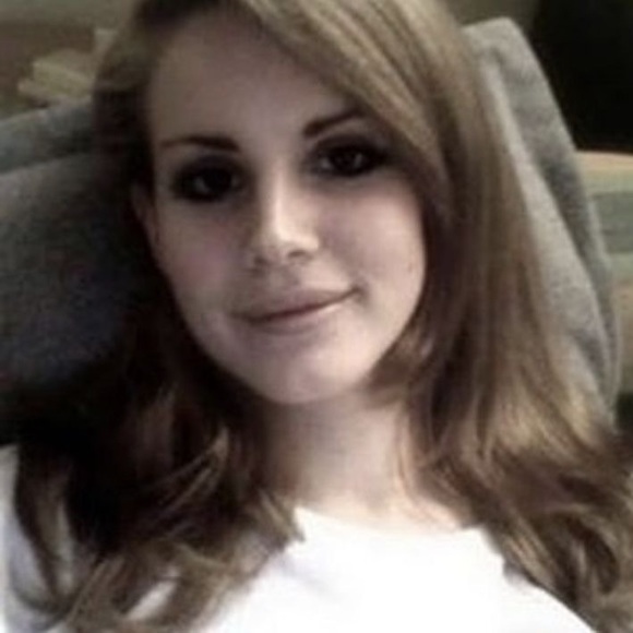 Profile Picture of Astrid Ramirez (@manicpixie05) on Poshmark