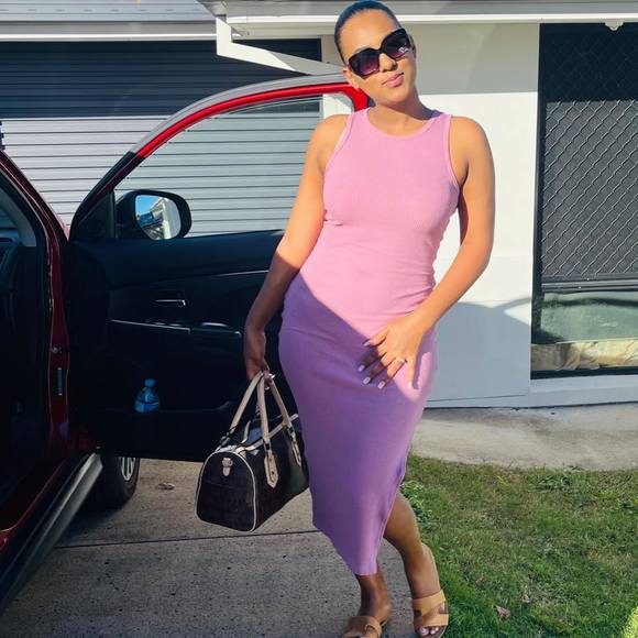 Profile Picture of Ammy Emnet (@ammyemnet) on Poshmark