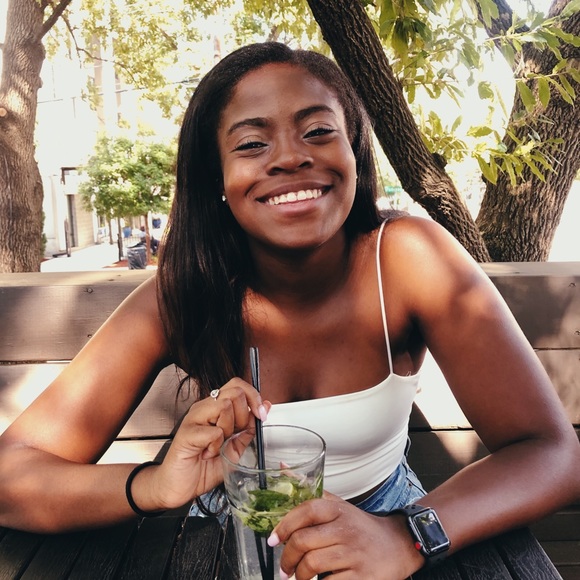 Profile Picture of Toyin Edogun (@toyinedogun) on Poshmark