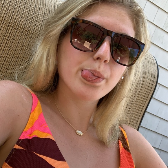 Profile Picture of Sara Danowski (@saradanowski) on Poshmark