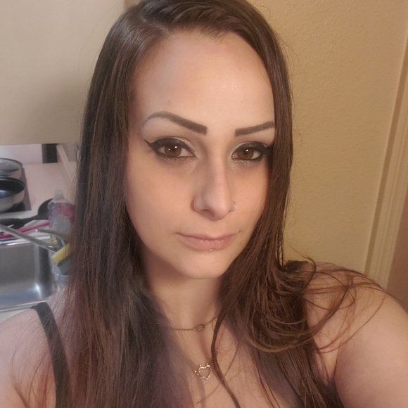 Profile Picture of Skylinn Stubblefield (@skylinn907ak) on Poshmark