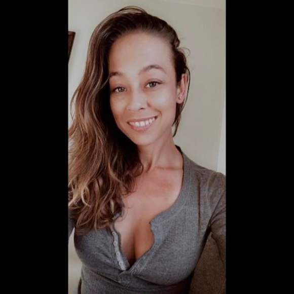 Profile Picture of Stephanie Malboeuf (@foxy1028) on Poshmark