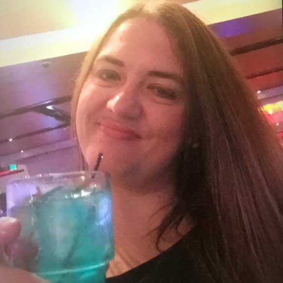 Profile Picture of Vanessa Sharp (@sharp_1203) on Poshmark