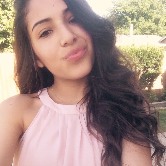 Profile Picture of Esmeralda Ruelas (@es_ruelas) on Poshmark