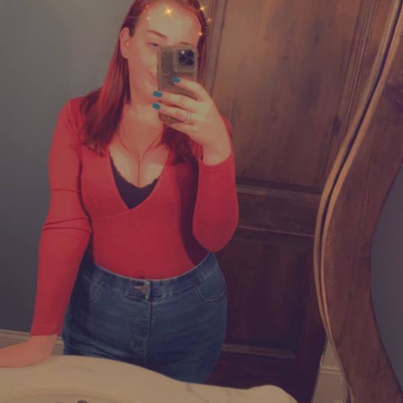 Profile Picture of Ariel Ford (@arielford1120) on Poshmark