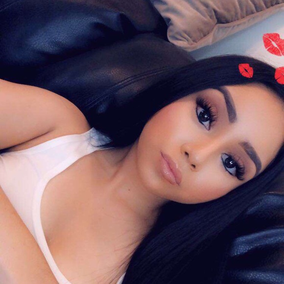 Profile Picture of Maria Atilano (@_queenmaria_) on Poshmark