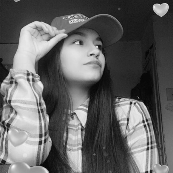 Profile Picture of Ana Arguijo (@anasosaa17) on Poshmark