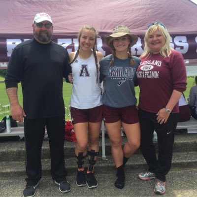 Profile Picture of Laura C Reese (@Girlpod1) on Twitter