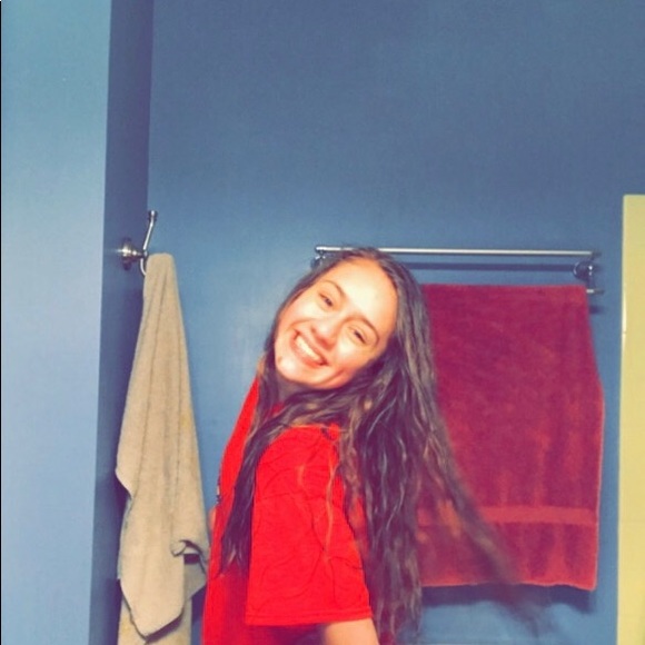 Profile Picture of Claire Wilcox (@sclairew) on Poshmark